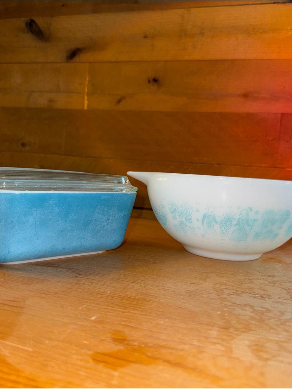 VTG Pyrex Cinderella mixing bowl turquoise White Butterprint, Refrigerator Dish